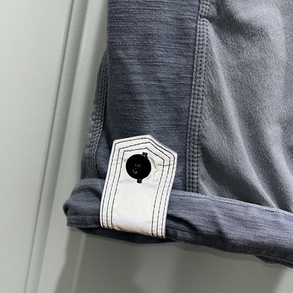 Lululemon Ride On Shorts in Fossil / White Sz 4 - Picture 7 of 12